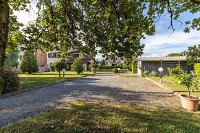 Country Home in Lucca Near Tuscan Wineries