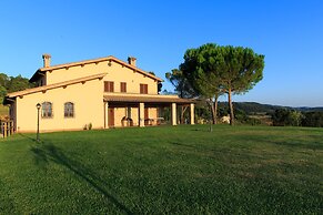 Beautiful Farmhouse With Swimming Pool