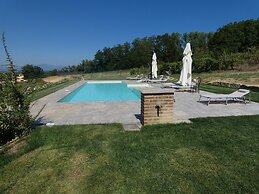Beautiful Farmhouse With Swimming Pool