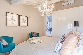 Apartment in Lucca Near Torre Delle Ore