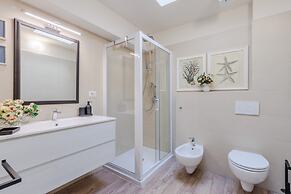 Apartment in Lucca Near Torre Delle Ore