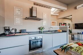 Apartment in Lucca Near Torre Delle Ore