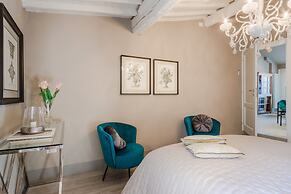 Apartment in Lucca Near Torre Delle Ore