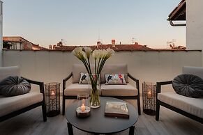 Apartment in Lucca Near Torre Delle Ore