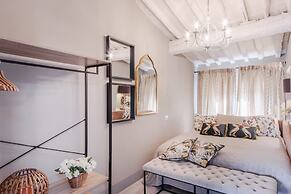 Apartment in Lucca Near Torre Delle Ore