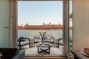 Apartment in Lucca Near Torre Delle Ore