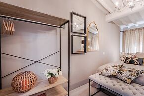 Apartment in Lucca Near Torre Delle Ore