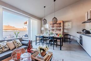 Apartment in Lucca Near Torre Delle Ore