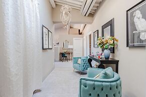 Apartment in Lucca Near Torre Delle Ore