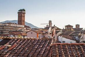 Apartment in Lucca Near Torre Delle Ore