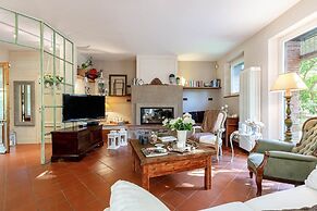 Farmhouse in Lucca With Private Pool
