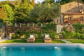 Farmhouse in Lucca With Private Pool