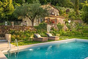 Farmhouse in Lucca With Private Pool