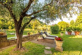 Farmhouse in Lucca With Private Pool