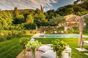 Farmhouse in Lucca With Private Pool