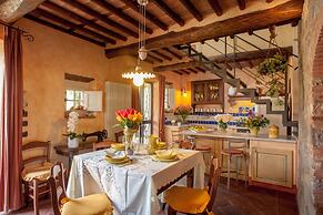 Villa in Lucca With Pool Near Tuscan Coast