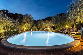 Villa in Lucca With Pool Near Tuscan Coast