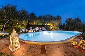 Villa in Lucca With Pool Near Tuscan Coast
