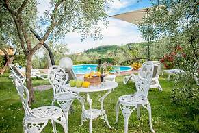 Villa in Lucca With Pool Near Tuscan Coast