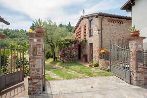 Villa in Lucca With Pool Near Tuscan Coast