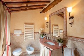 Villa in Lucca With Pool Near Tuscan Coast