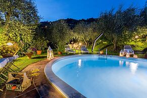 Villa in Lucca With Pool Near Tuscan Coast