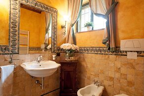 Villa in Lucca With Pool Near Tuscan Coast