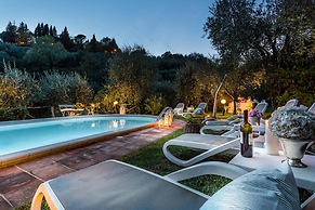 Villa in Lucca With Pool Near Tuscan Coast