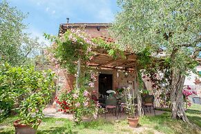 Villa in Lucca With Pool Near Tuscan Coast