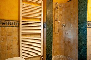 Villa in Lucca With Pool Near Tuscan Coast