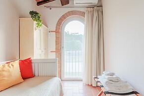 Farmhouse in Lucca With Infinity Pool