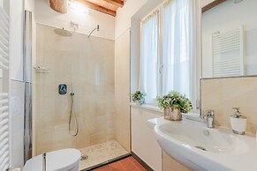 Farmhouse in Lucca With Infinity Pool