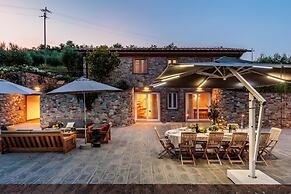 Farmhouse in Lucca With Infinity Pool