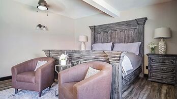 Spacious Mesa Oasis with Heated Pool