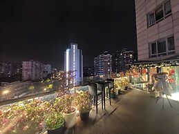 JinglaiHotel Weining Road Subway Station