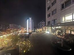 JinglaiHotel Weining Road Subway Station