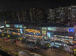 JinglaiHotel Weining Road Subway Station
