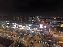 JinglaiHotel Weining Road Subway Station