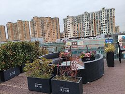 JinglaiHotel Weining Road Subway Station