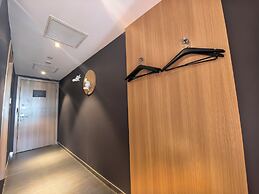 JinglaiHotel Weining Road Subway Station