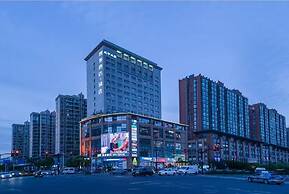JinglaiHotel Weining Road Subway Station