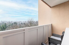 Lumina 3-room apartment with balcony