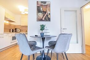 Nice 1BR 1LR Apartment City Center