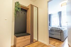 Nice 1BR 1LR Apartment City Center