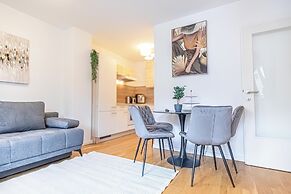 Nice 1BR 1LR Apartment City Center