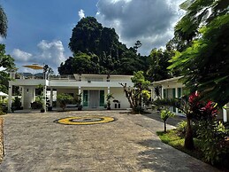 Beautiful Villa Between Jungle, sea and Mountain