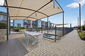 Serene 2-bed Apartment by the Canal