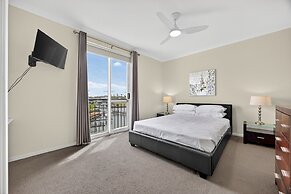 Serene 2-bed Apartment by the Canal