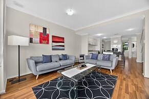 Serene 2-bed Apartment by the Canal