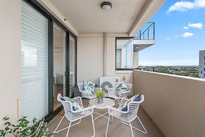 Central Redfern Home With Balcony Escape